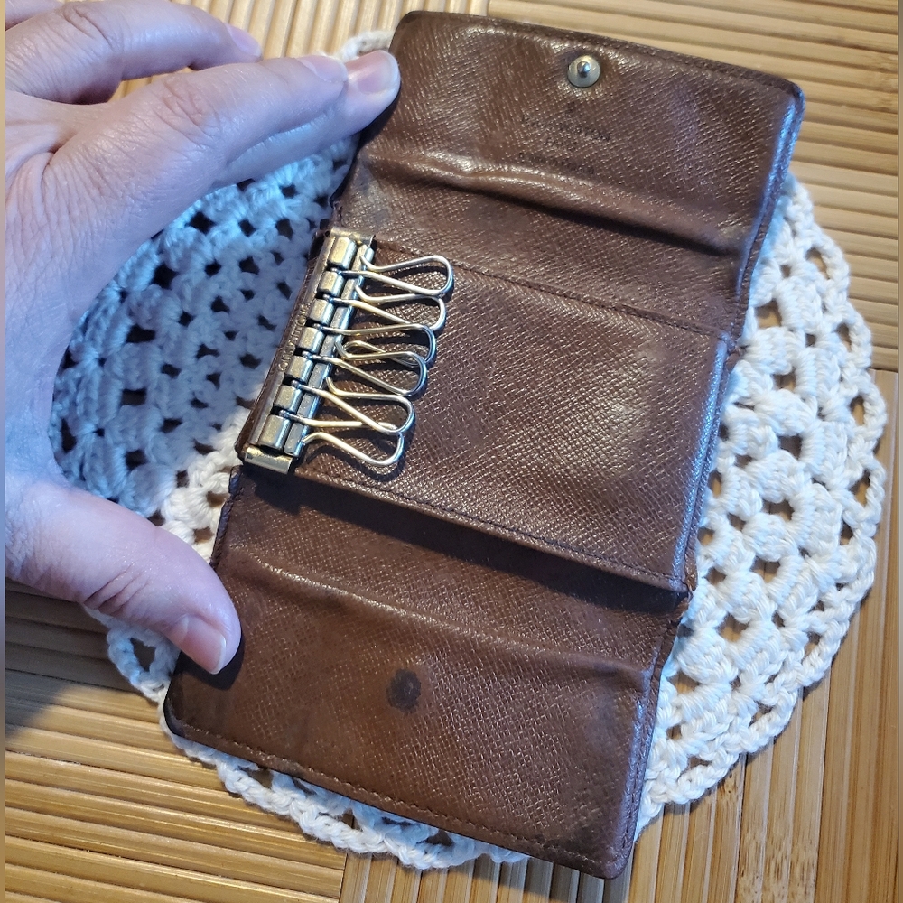 LV 6 Key Holder - Picture 11 of 16